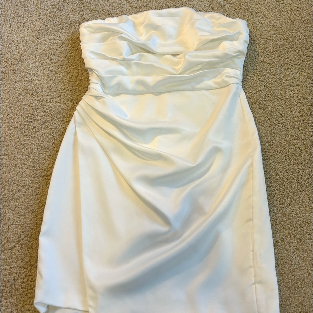 Elegant White Strapless Dress